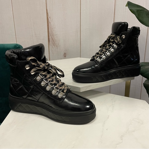 Chanel Black Patent Leather Quilted Boots Size 35 - Picture 3 of 9